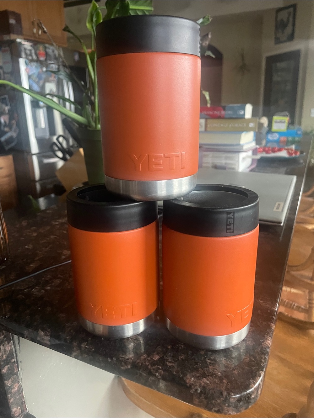 Yeti can cooler 12 oz